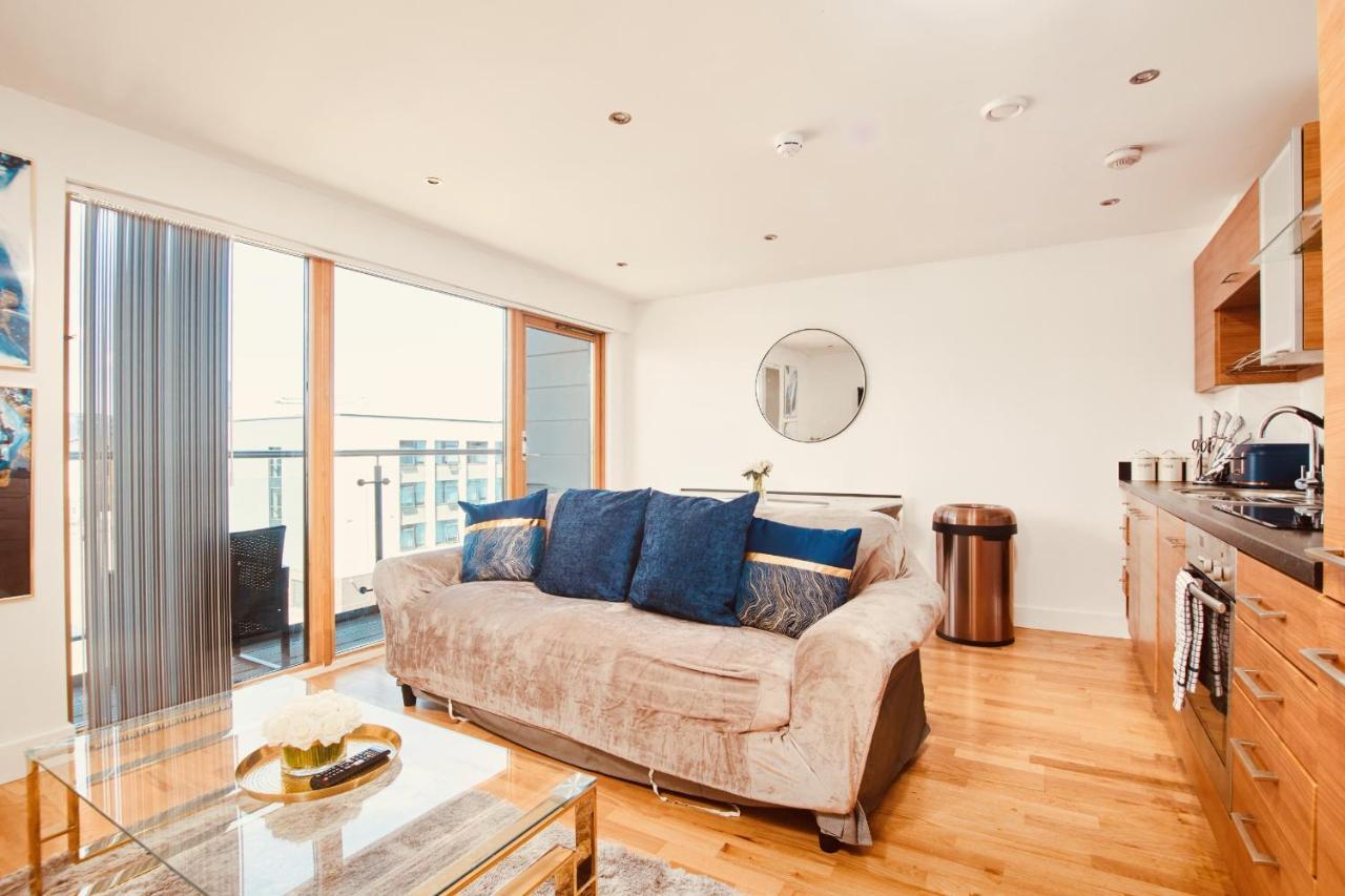 King Deluxe City Apt Large Space& Free Parking! No Balcony Leeds  Exterior foto