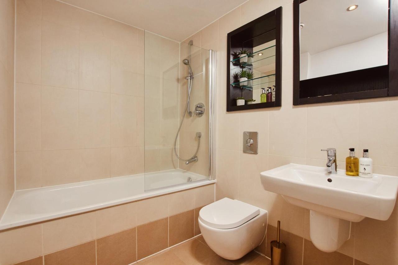King Deluxe City Apt Large Space& Free Parking! No Balcony Leeds  Exterior foto